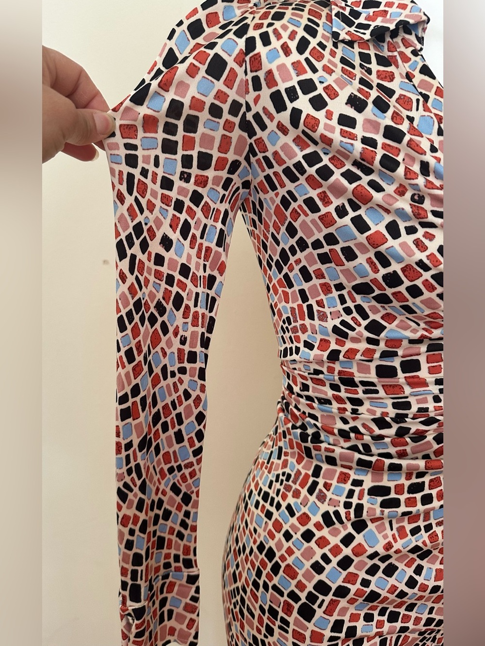 DIANE VON FURSTENBERG Mosaic Pattern LS Collar V-Neck Body Con Dress Sz XXS New! - Picture 7 of 16